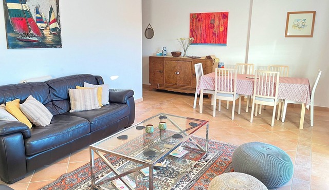 Close to the Old Town and walking distance to beaches