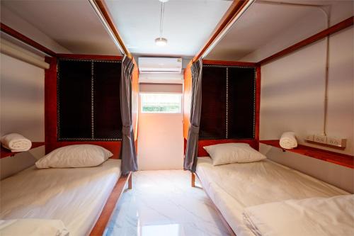 Coasta Wings Hostel in Amphoe Koh Samui