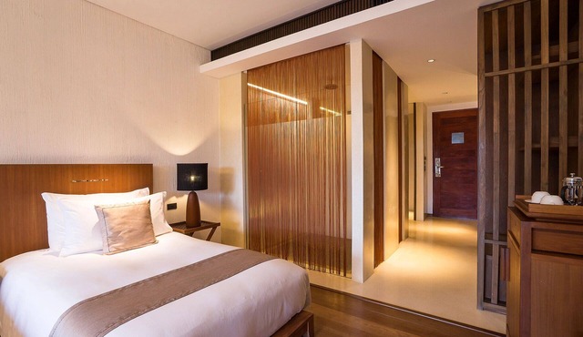 Coastal Sea View Escape with Balcony and Resort Pool Access