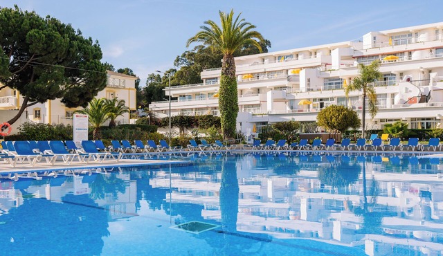 Comfort by the Beach! 1BR Apartment w/Kitchenette, Parking & Pool | 2 Units