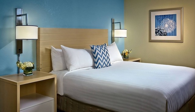 Comfortable Countryside Stay! Onsite Pool, Free Breakfast, Pets Allowed in Omaha