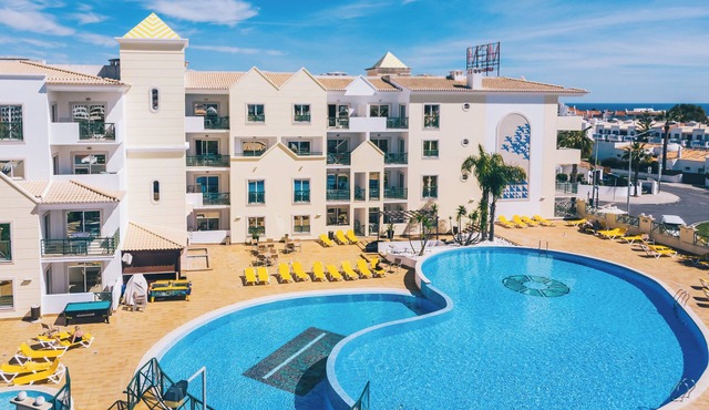 Comfortable Stay! Spacious 1BR with Kitchenette, Free Parking, 2 Onsite Pools!