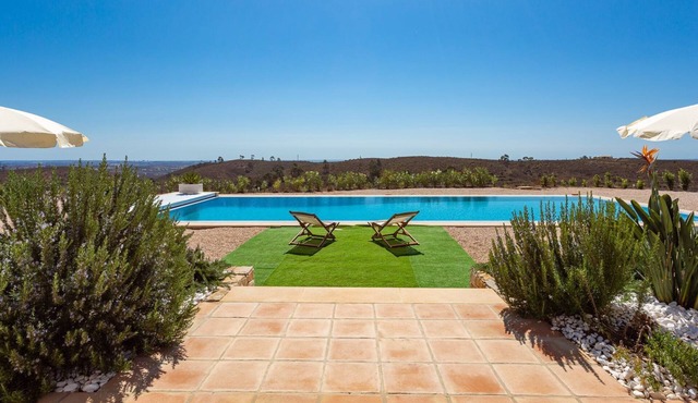 Corte Velada Guest House - Room 5 by LovelyStay