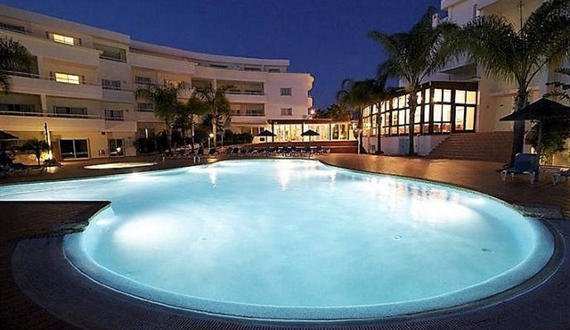 Cosy flat retreat near by beach with nice pateo and views