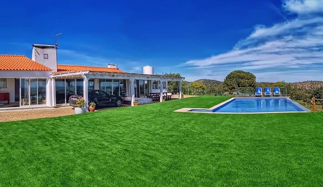 Cottage 'Cardos Villa - Private Swimming' with Mountain View, Private Pool and Wi-Fi
