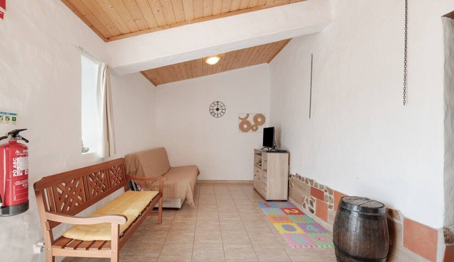 Country House 'Casa Dos Avós' with Mountain View, Shared Pool and Wi-Fi