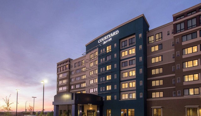Courtyard by Marriott Calgary South in Calgary