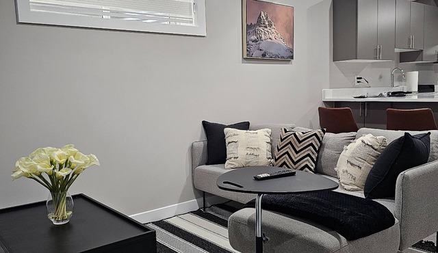 Cozy Suite: Private and peaceful 2 bedroom basement suite with keyless entry in Edmonton