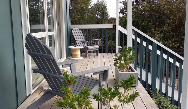 Cute & modern chalet, 500m to sandy beaches, close to vineyards with seaview in Oneroa