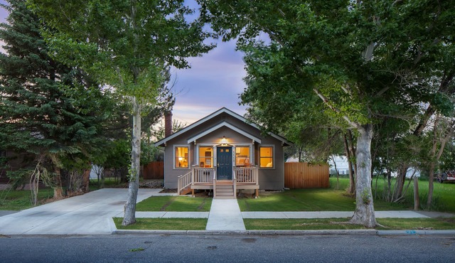 Delightful DOWNTOWN CODY Craftsman Style House ! in Cody