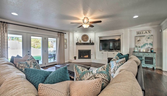 Elegant NW Oklahoma City Home w/Spacious Yard in Oklahoma City