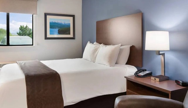 Enjoy Pet-Friendly Comfortable Room with Kitchen Near Old Mill District in Bend