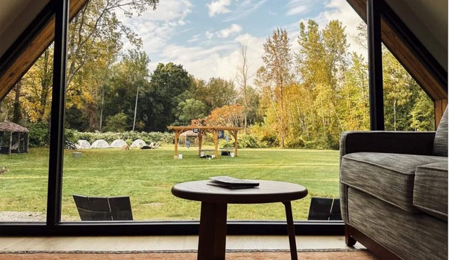 Everything You Need For The Perfect Vacation! Outdoor Pool, Pet-Friendly! in Stowe