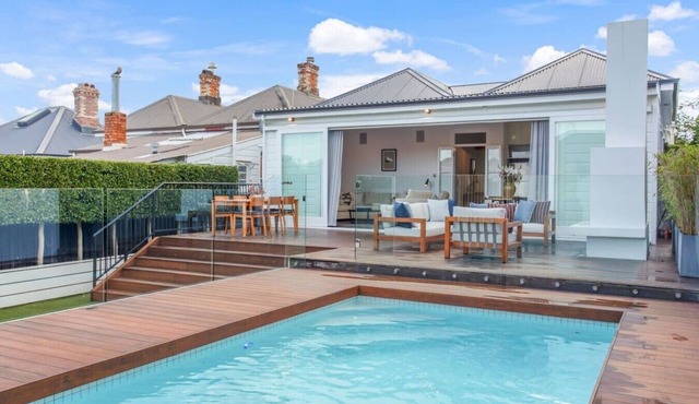Executive Ponsonby Abode w Heated Pool and Parking in Auckland Central Suburbs