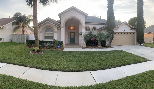 Executive Villa with south facing private pool & spa <10 miles to Disney/Golf in Clermont