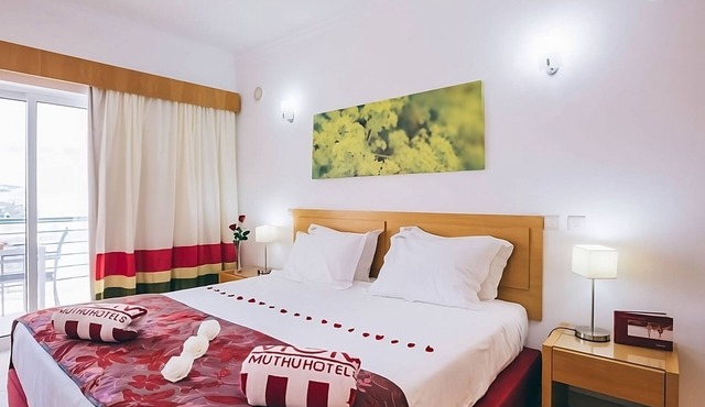 Experience Soothing Moments! Three Relaxing Units, Swimming Pools, Spa, Parking!