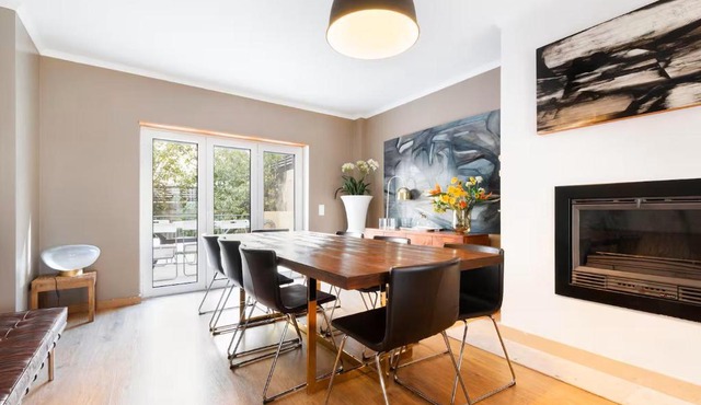 Exquisite Townhouse in Lisbon City Center- PRIVATE GARAGE & TERRACE
