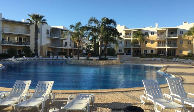 Fantastic apartment with 2 beds, garden and pool. Close to the beach and town
