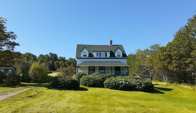 Farmhouse by Baddeck Bay - Peaceful Retreat while Exploring Cape Breton in Baddeck