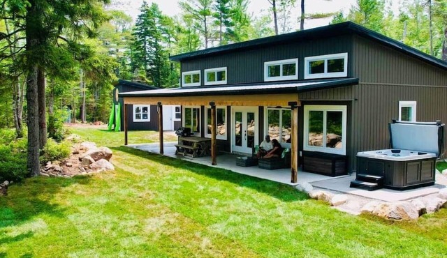 Fox Creek Cottage in Fox Point