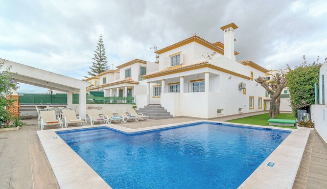 Free Wifi, Air conditioning, POOL HEATED
