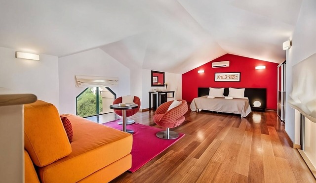 Fully-furnished 1BR Apartment with Pool View, Swimming Pool, Close to Luz Beach!