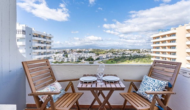 Gaivotas House Apartment with Balcony and Wi-Fi Access