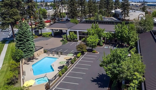 Get Ready for Adventure! 2 Family-friendly Units. Close to Pine Nursery Park! in Bend