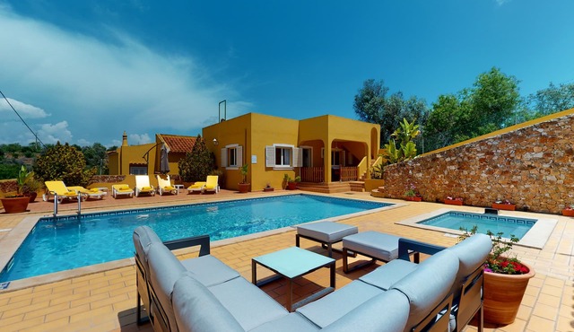 Golden Vila Estômbar