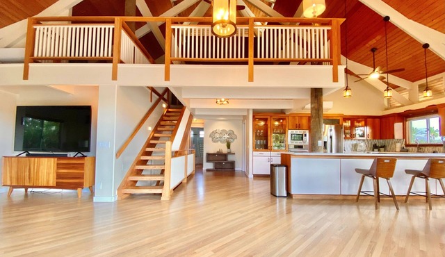 Gorgeous Home Across from Beach - 5 BR + Opt. Cottage/4 Bath/AC in Kihei