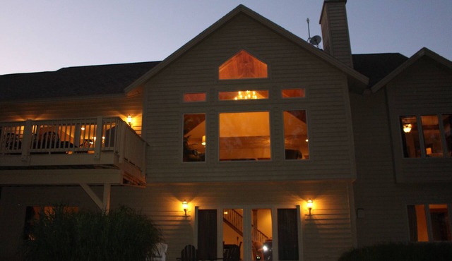 GORGEOUS LARGE HOME WITH HOT TUB! 4th NIGHT FREE! in Galena