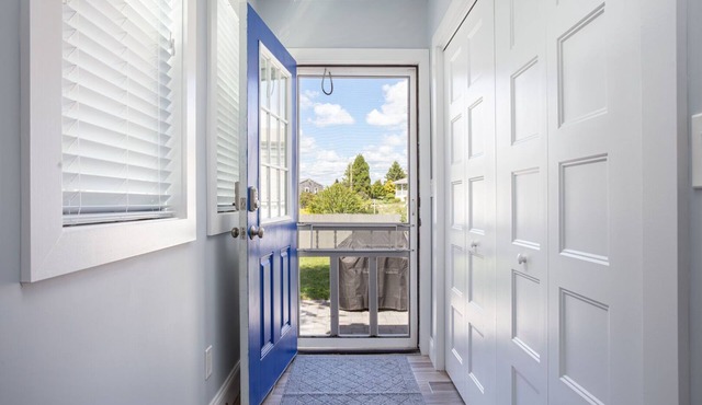 Gourmet Kitchen, Air Conditioning, Walk to Beach in Narragansett