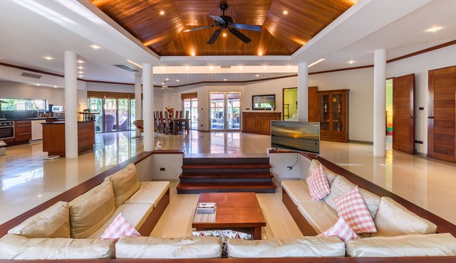Grand Pool Villa in Nai Harn