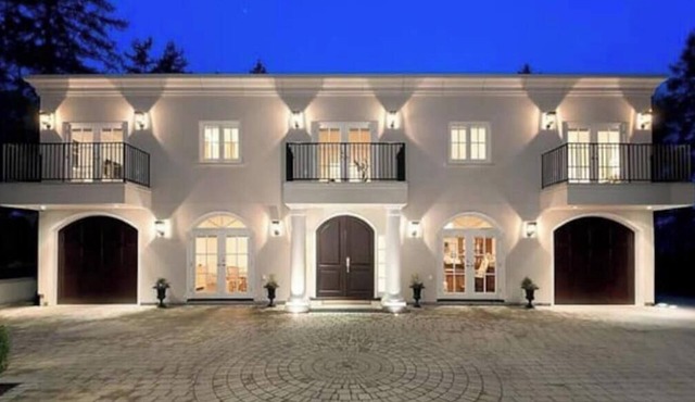Grand West Vancouver Mansion in West Vancouver