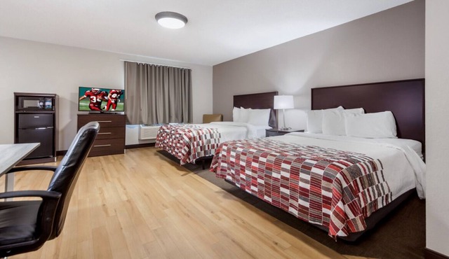 Great Hotel For The Price & Close To The Old Market! On-site Pool, Pet-Friendly! in Council Bluffs
