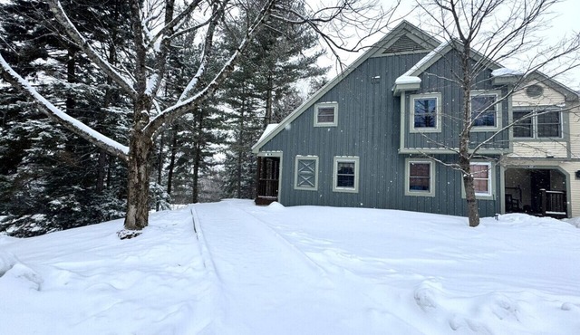 Greenspring Townhome at Mount Snow with free shuttle, Amenities in Dover