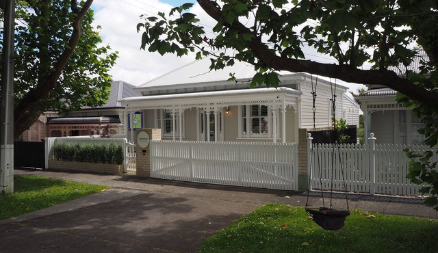 Grey Lynn Villa with Sky Tower View in Auckland