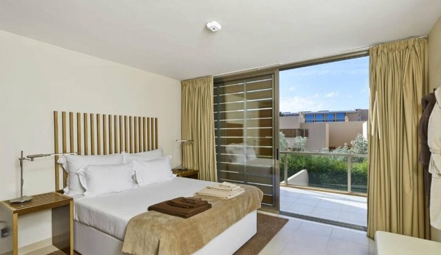 Group Vacation Destination! TWO Spacious 3BR Villas with Private Pool & Kitchen!