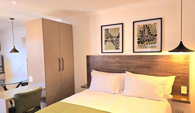 Hampton Collection Avenues - Cosy 2 Sleeper Serviced Studio Apartment in Durban