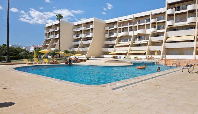 Holiday Apartment "Palmeira Galé" with Sea View, Wi-Fi, Balcony & Shared Pool