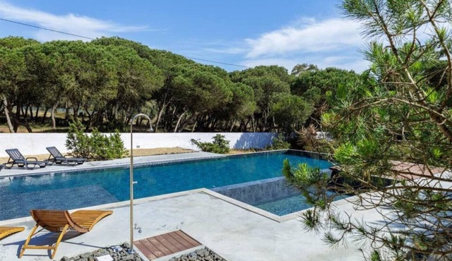 Holiday Home 'Forest Village T2' with Mountain View, Shared Pool and Wi-Fi in São João das Lampas