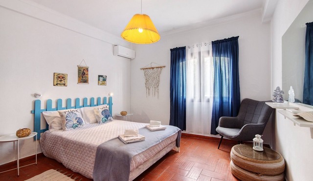 Holiday Home 'Amarela' with Private Terrace and Wi-Fi