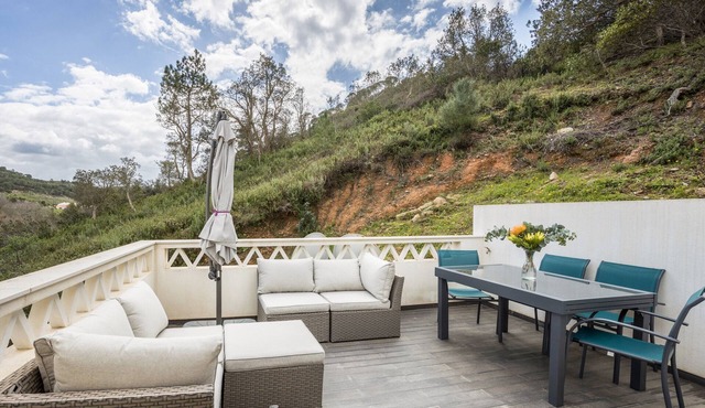 Holiday Home 'Casa Alva - Estúdio Verde' with Wi-Fi and Air Conditioning