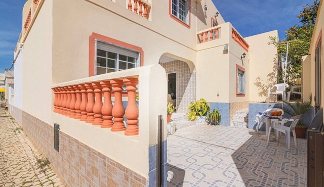 Holiday Home 'Casa Do Sol - Estombar' with Private Garden, Balcony and Wi-Fi