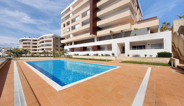 Holiday Home 'Daniel's House' with Shared Pool, Wi-Fi and Air Conditioning