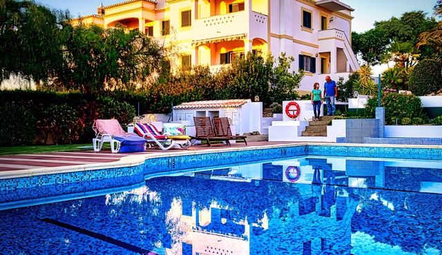 Holiday Home 'Jo's Place' with Shared Pool, Private Terrace and Wi-Fi
