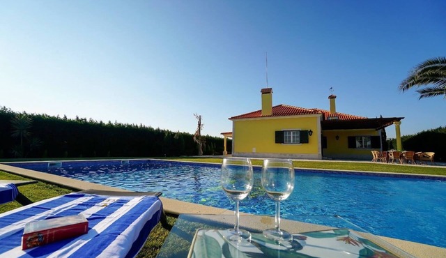 Holiday Home 'Rocha's House' with Private Pool, Private Terrace and Wi-Fi in Setúbal