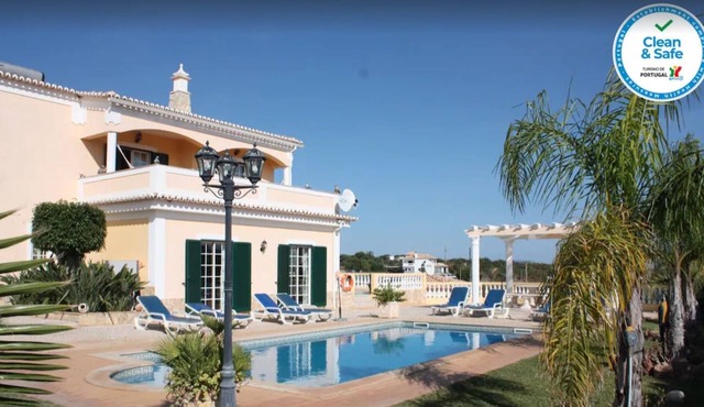 Holiday Home Villa Monte Velho with Sea View, Pool, Garden & Wi-Fi