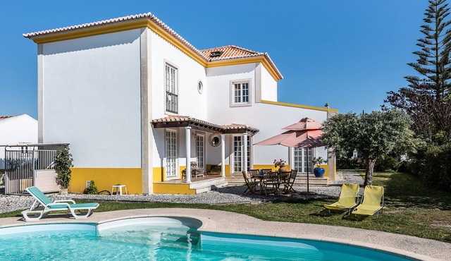 Homerez - Elegant Villa in Azeitão with Private Pool