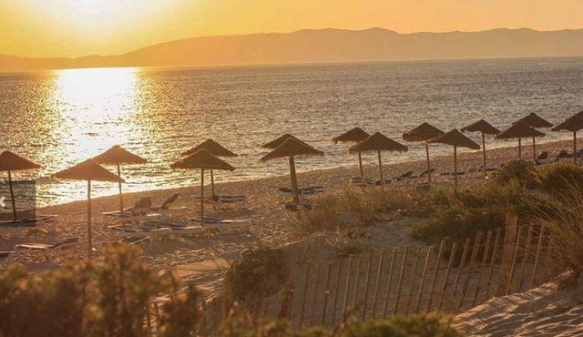 House of Dunes on the Atlantic beach with garden and pool - in the quiet area of Troia